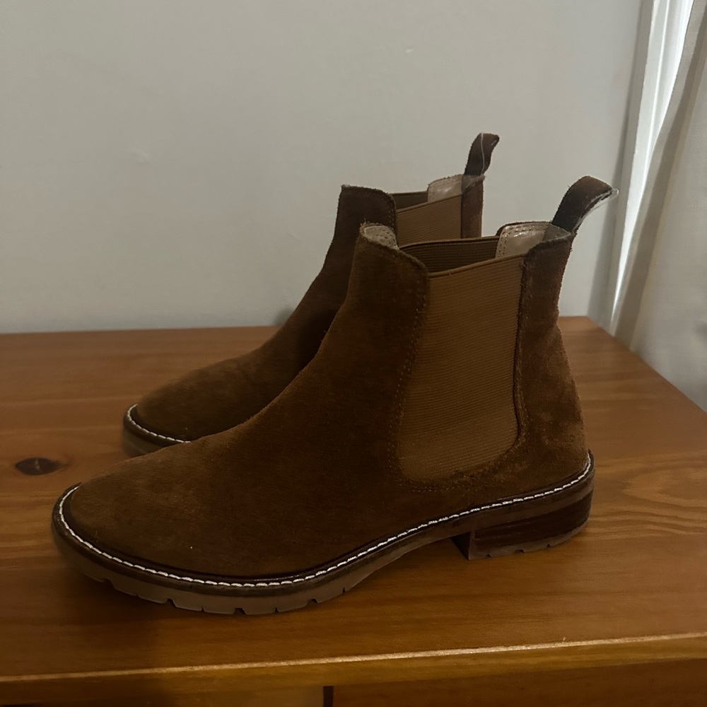 Steve Madden Chelsea Boots - Classic Slip-On Style